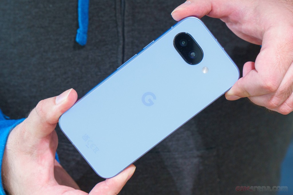 Google Pixel 9a hands-on photo 12