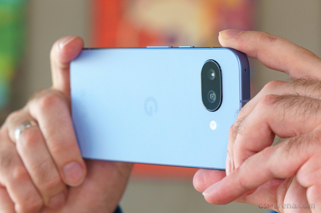 Google Pixel 9a hands-on photo 14