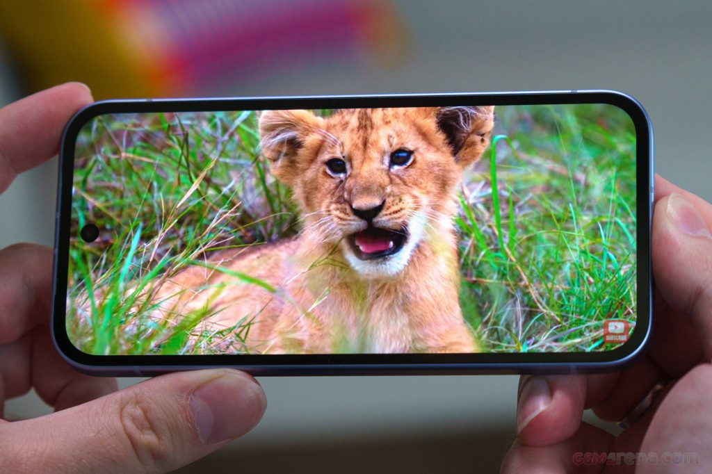 Google Pixel 9a hands-on photo 21