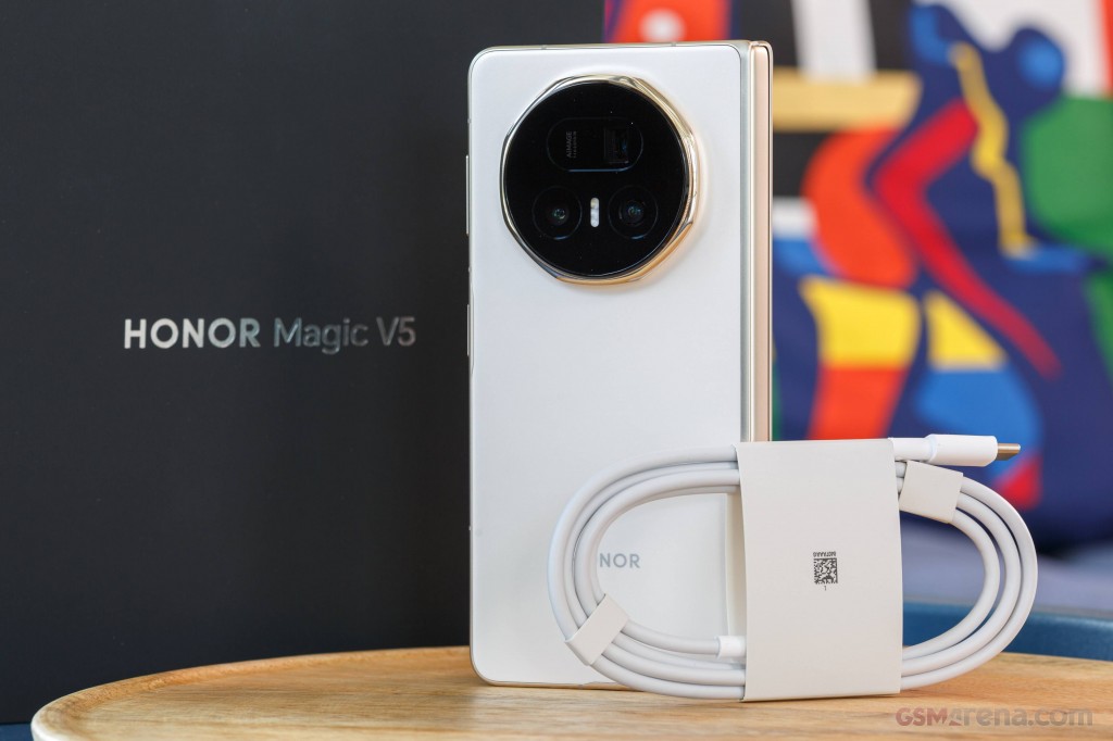 Honor Magic V5 hands-on photo 1