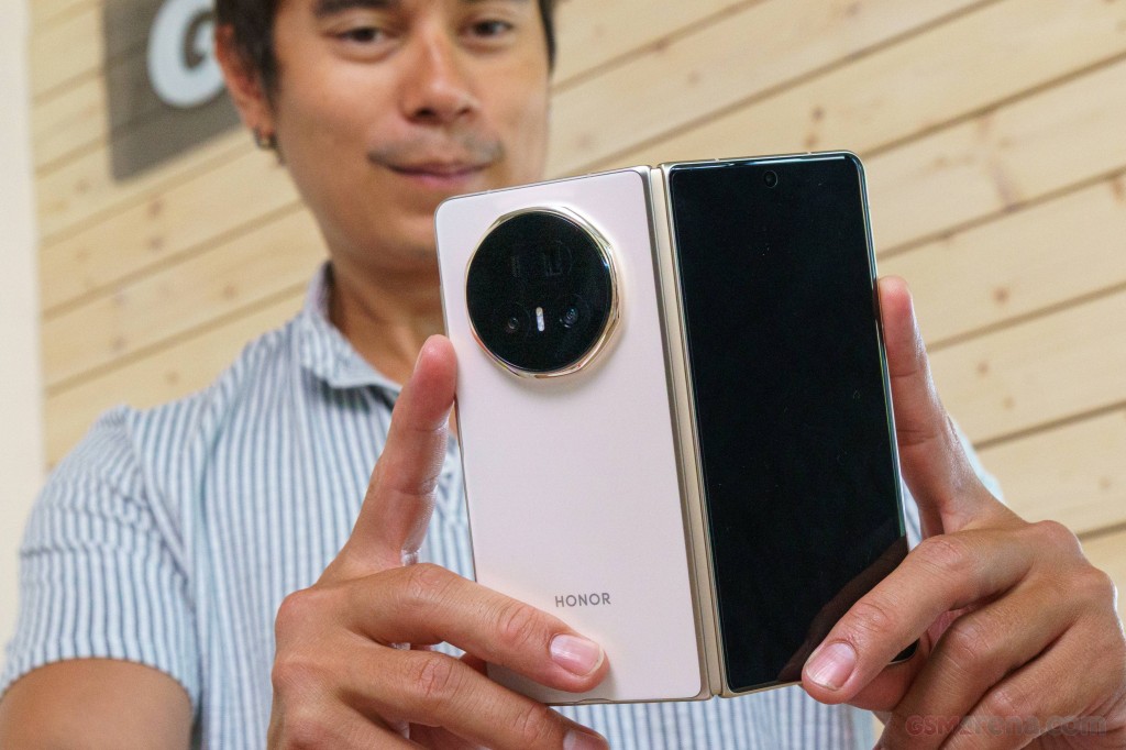 Honor Magic V5 hands-on photo 24