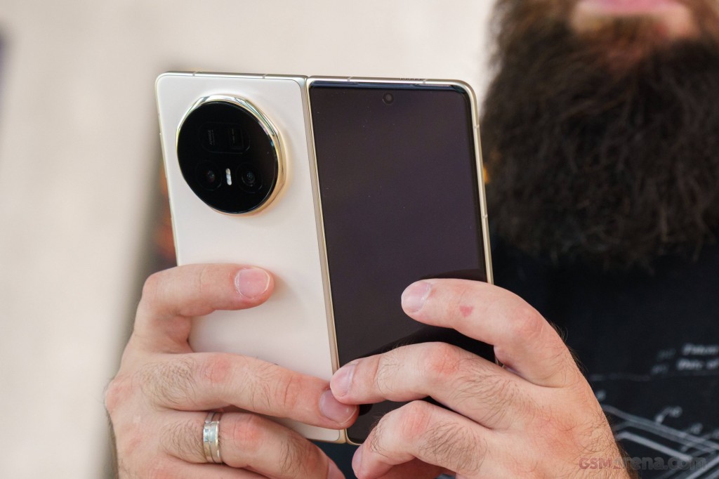 Honor Magic V5 hands-on photo 28
