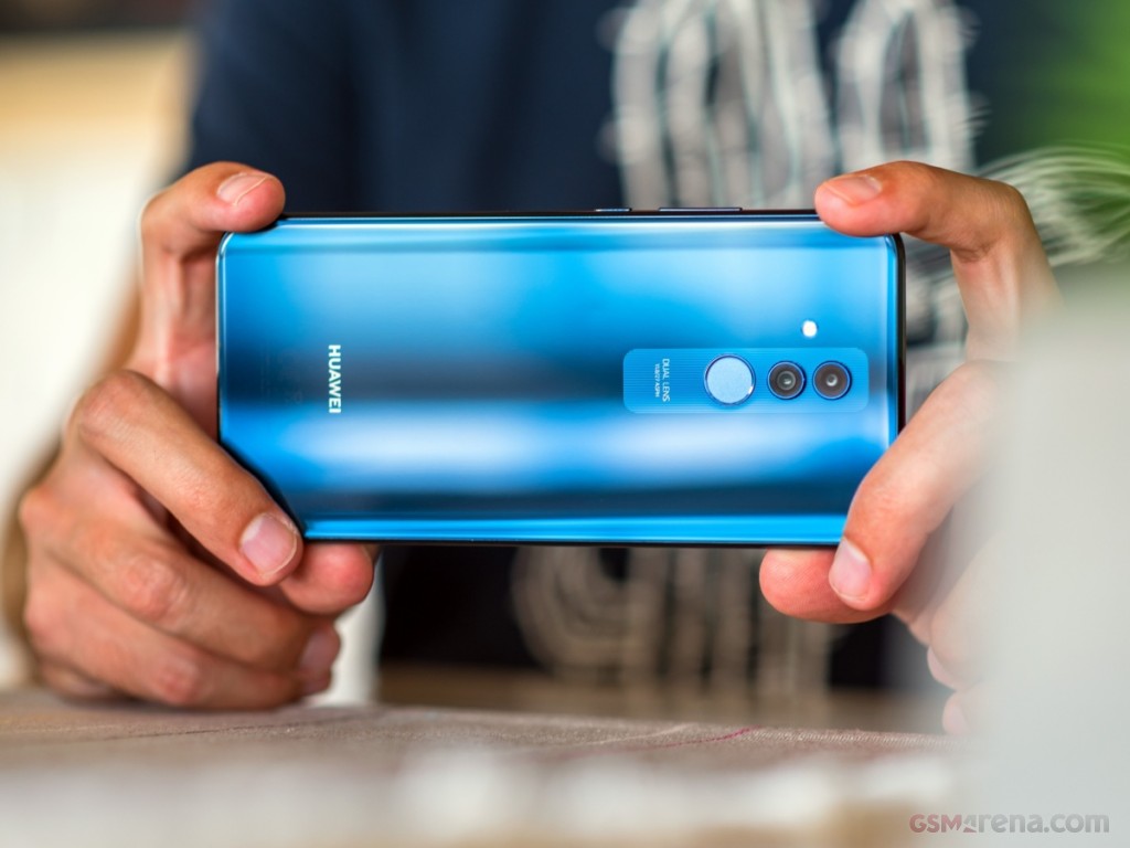 Huawei Mate 20 lite hands-on photo 1