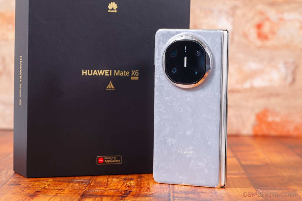 Huawei Mate X6 hands-on photo 1