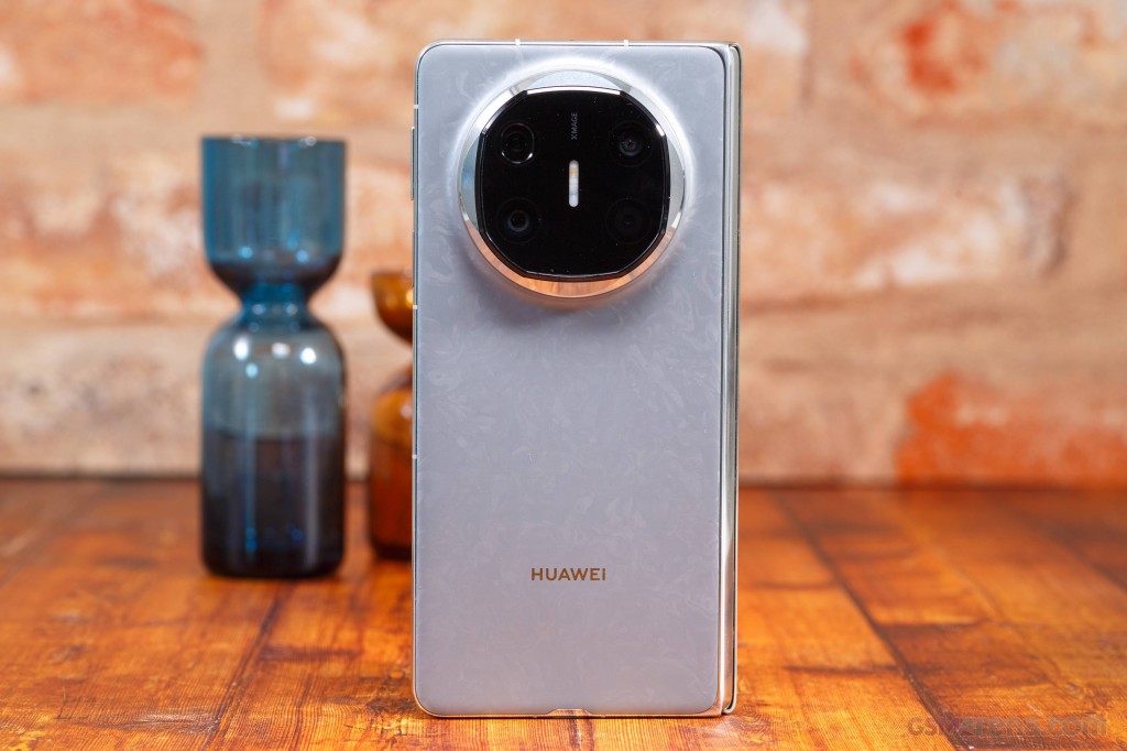 Huawei Mate X6 hands-on photo 3