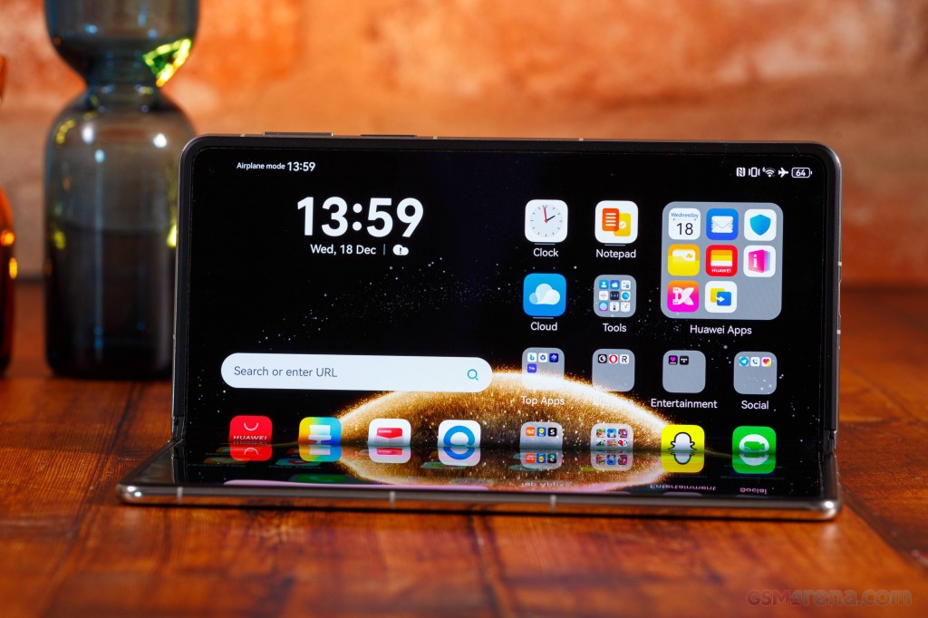 Huawei Mate X6 hands-on photo 7