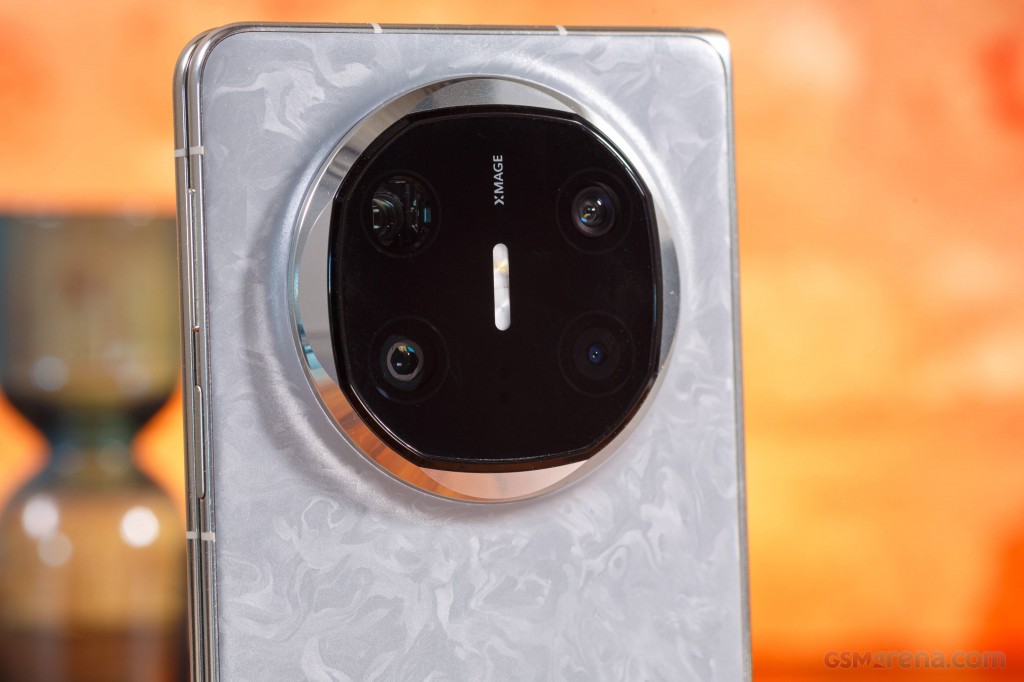 Huawei Mate X6 hands-on photo 9