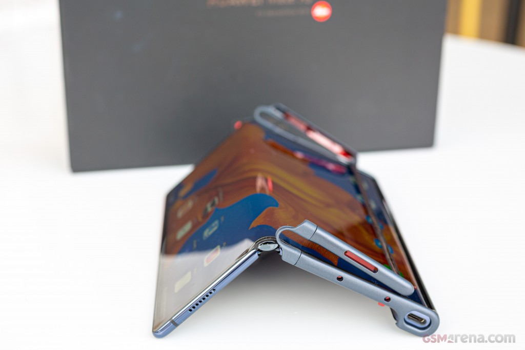 Huawei Mate Xs hands-on photo 3