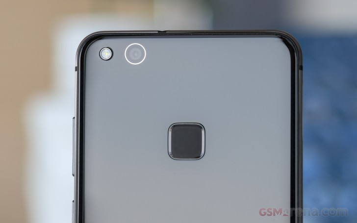 Huawei P10 Lite hands-on photo 2