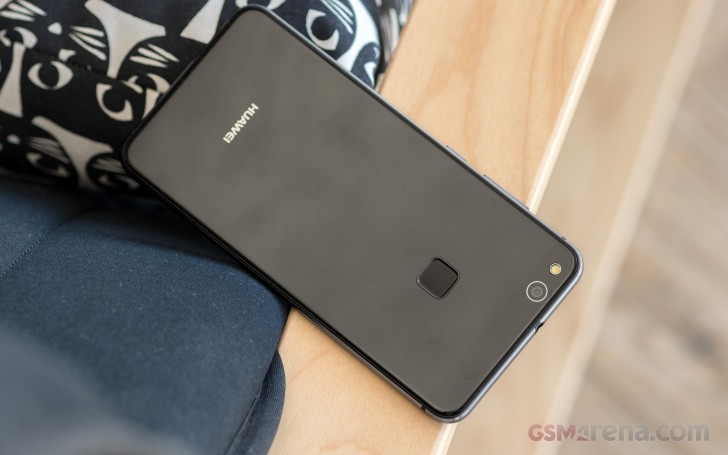 Huawei P10 Lite hands-on photo 5