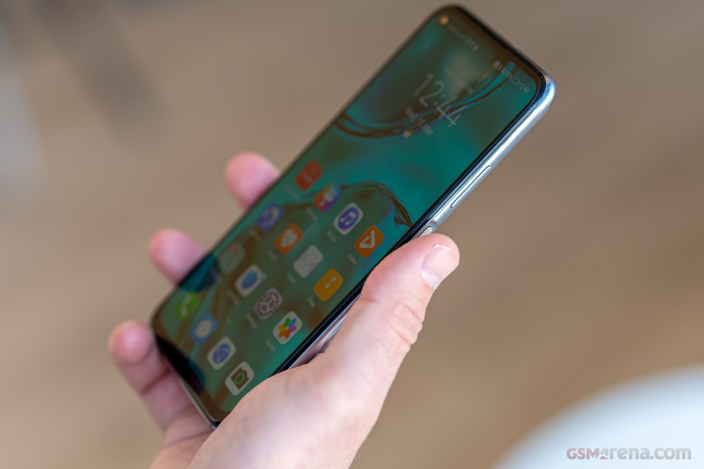 Huawei P40 lite hands-on photo 17