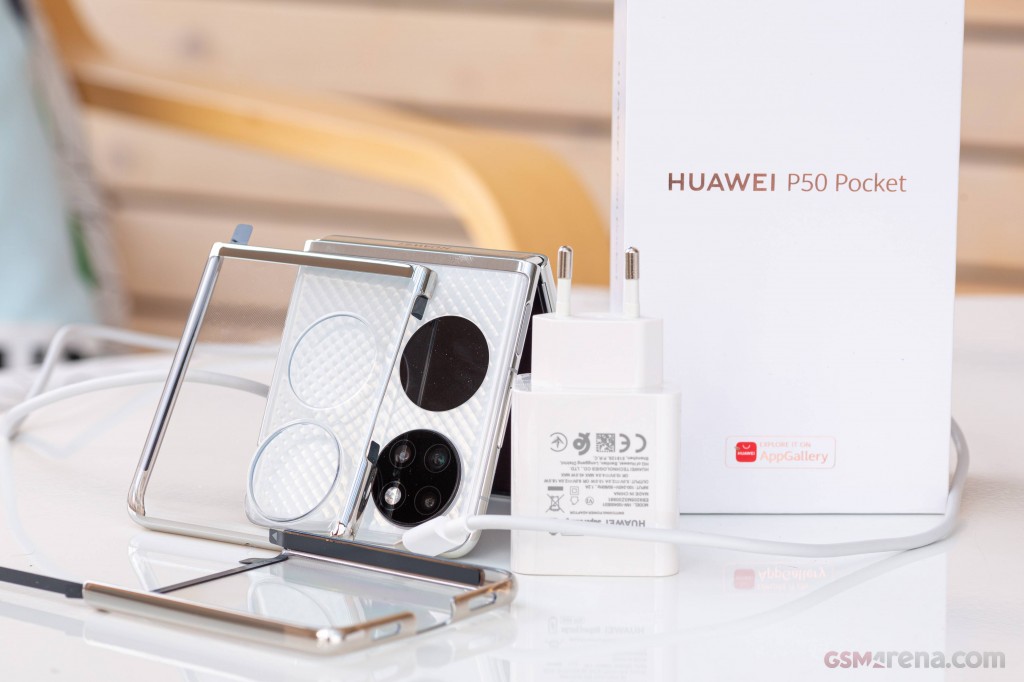 Huawei P50 Pocket hands-on photo 1