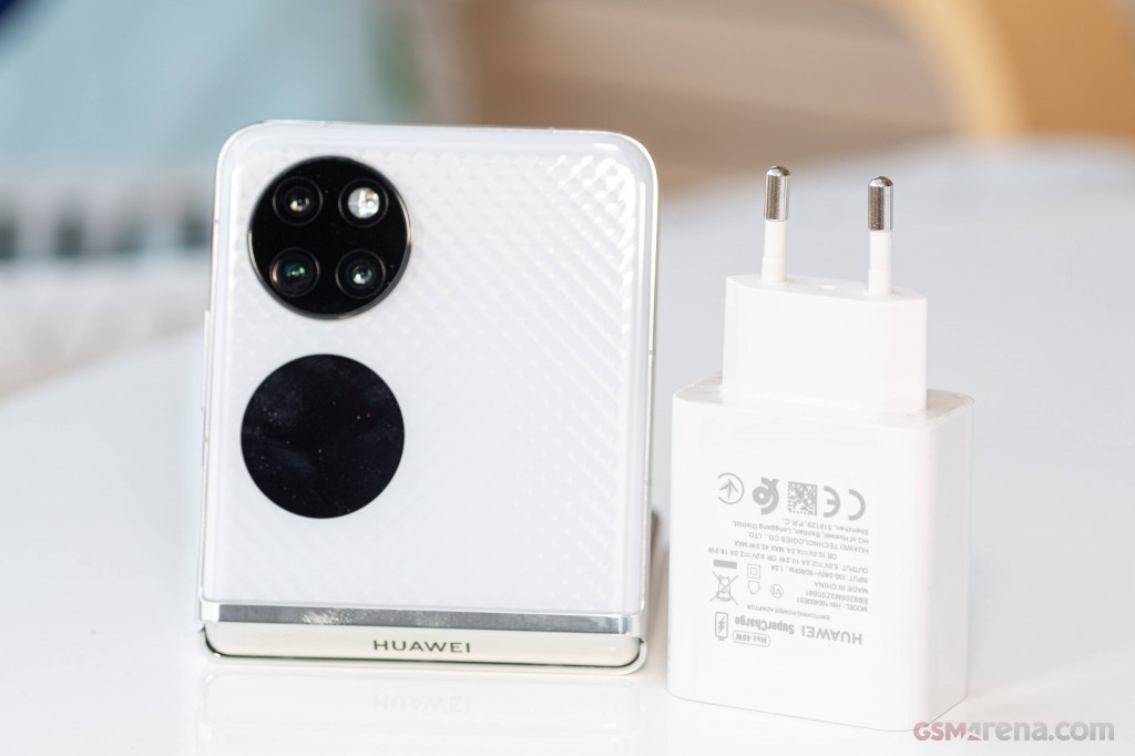 Huawei P50 Pocket hands-on photo 2