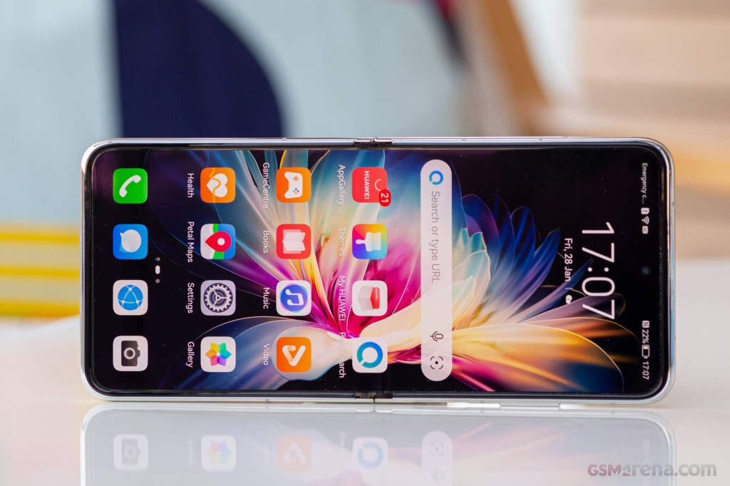 Huawei P50 Pocket hands-on photo 7
