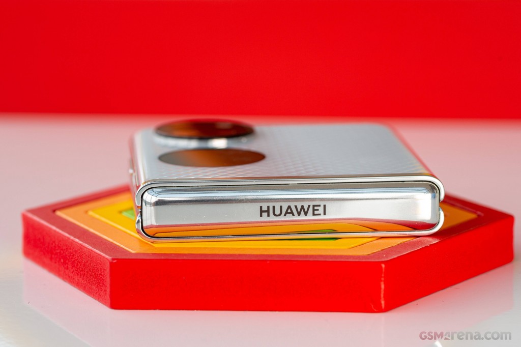 Huawei P50 Pocket hands-on photo 12