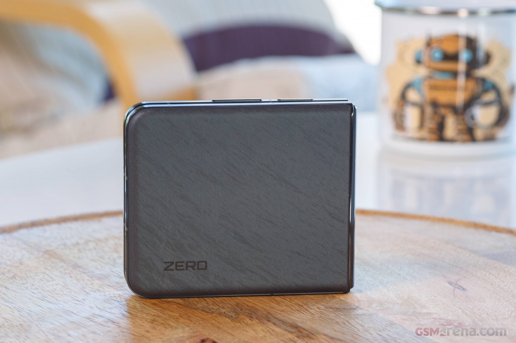 Infinix Zero Flip hands-on photo 5