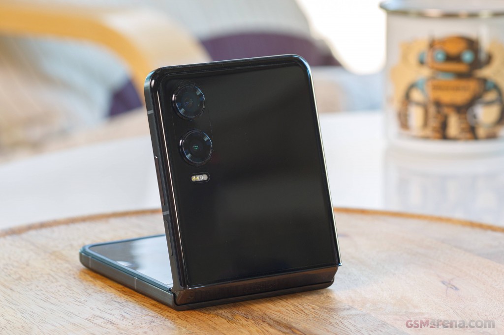 Infinix Zero Flip hands-on photo 7