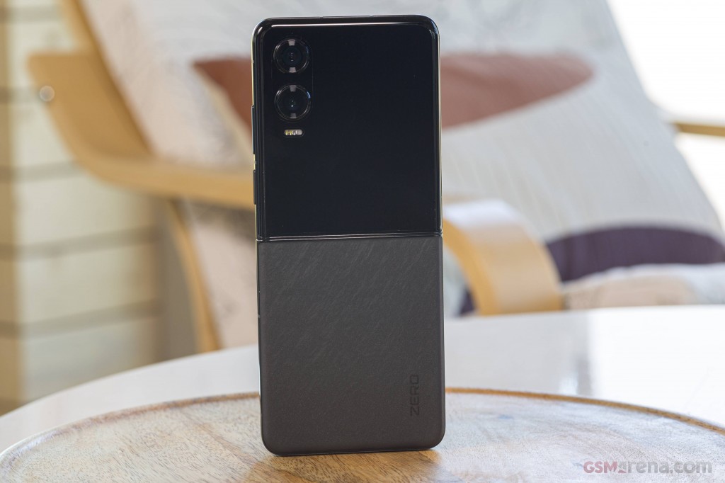 Infinix Zero Flip hands-on photo 9