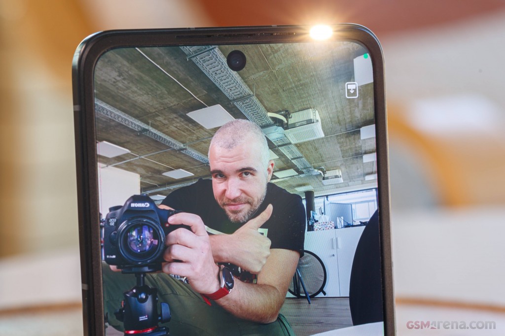 Infinix Zero Flip hands-on photo 13