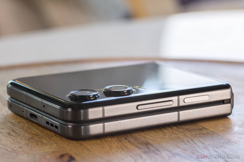 Infinix Zero Flip hands-on photo 15