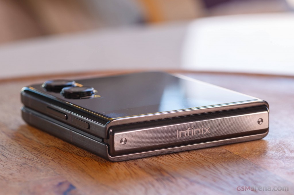 Infinix Zero Flip hands-on photo 16