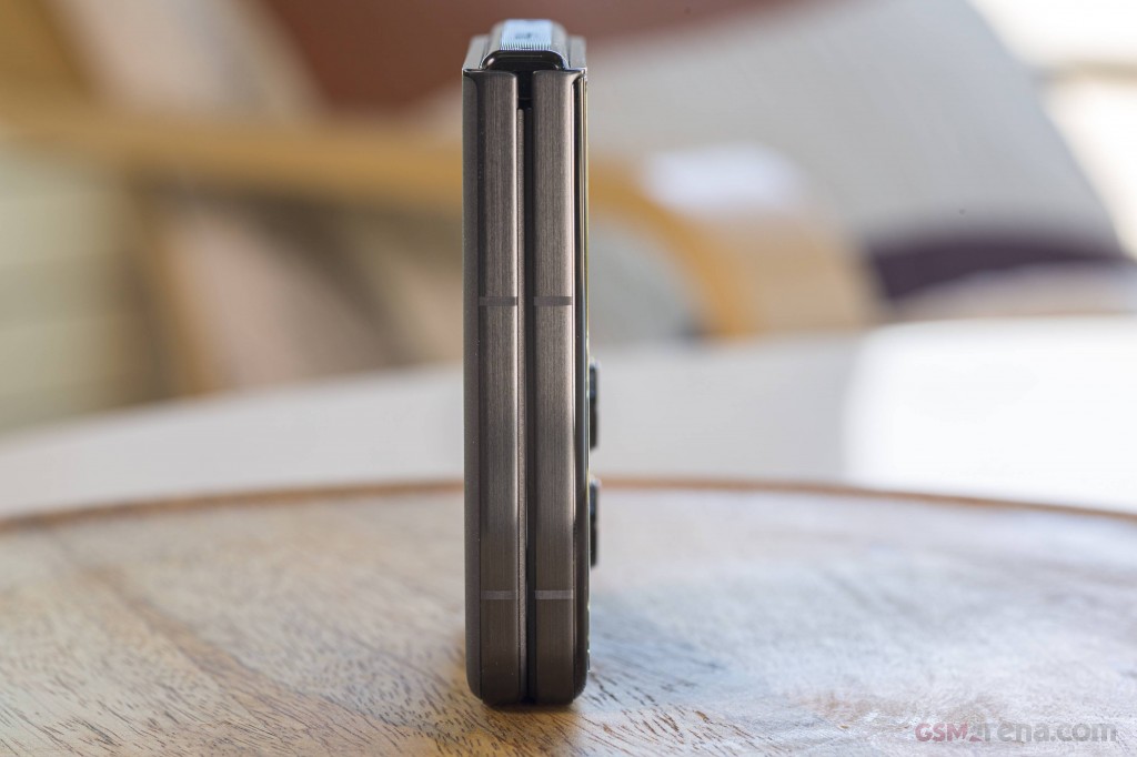 Infinix Zero Flip hands-on photo 17