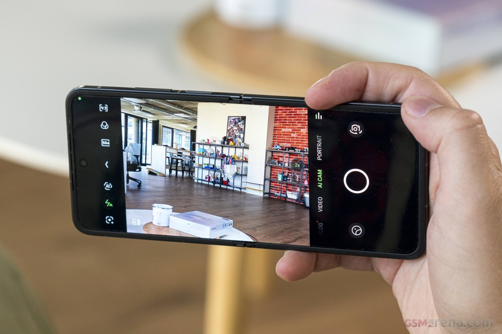 Infinix Zero Flip hands-on photo 27