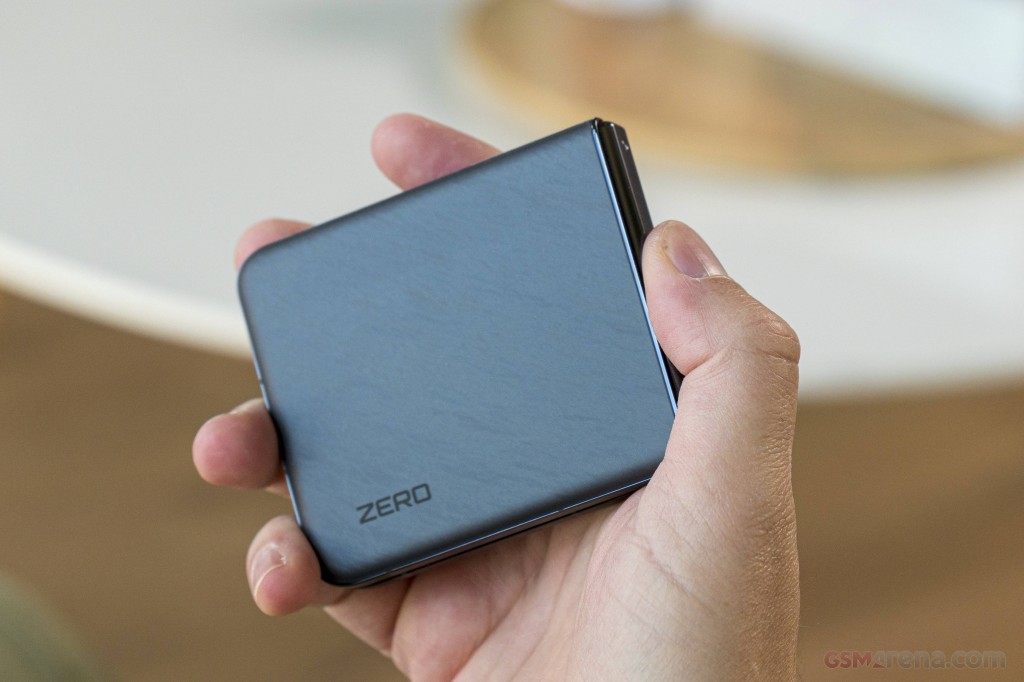 Infinix Zero Flip hands-on photo 37