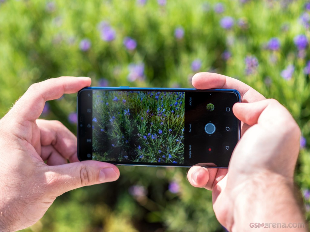 LG G7 ThinQ hands-on photo 4