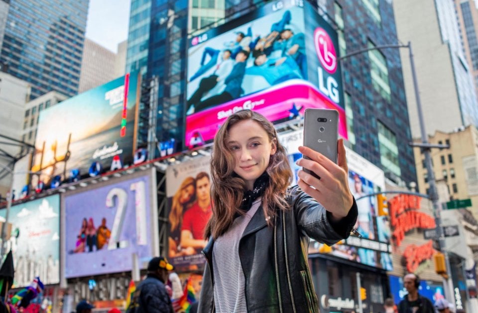 LG G8 ThinQ view 14