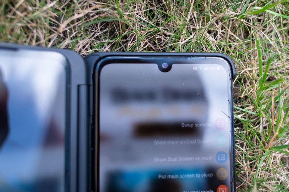LG G8X ThinQ view 3