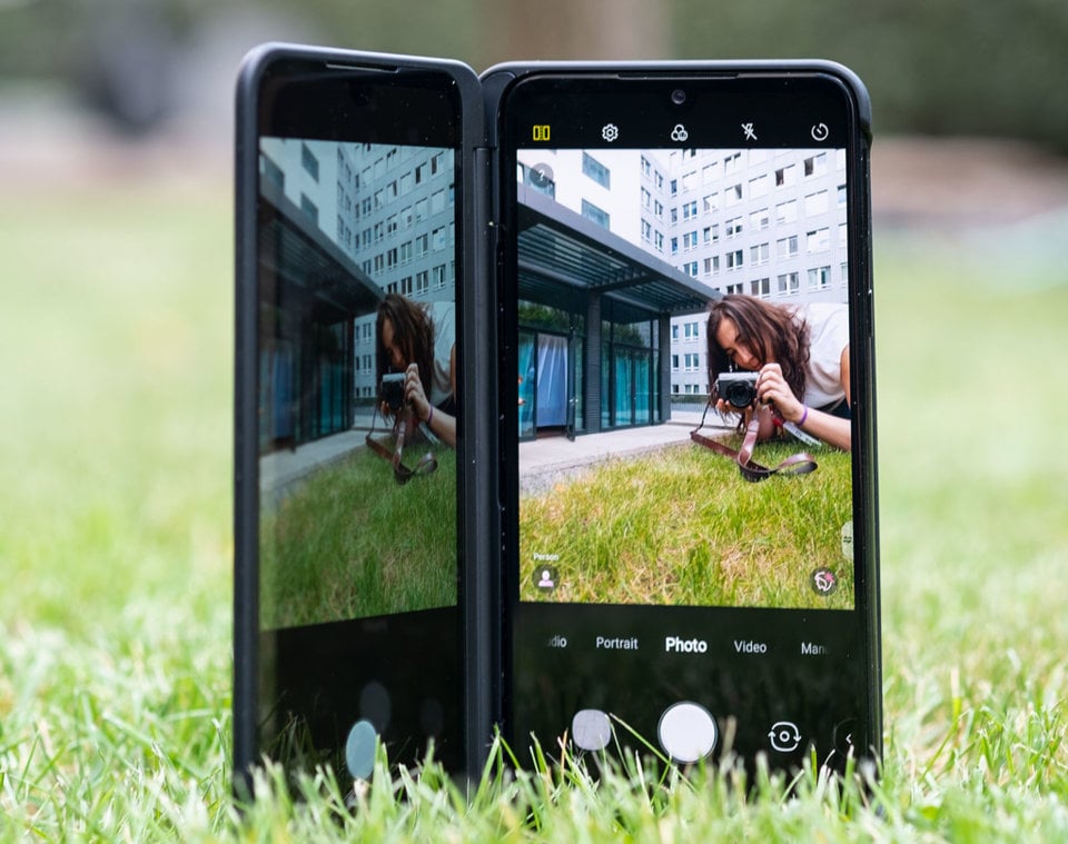 LG G8X ThinQ view 8