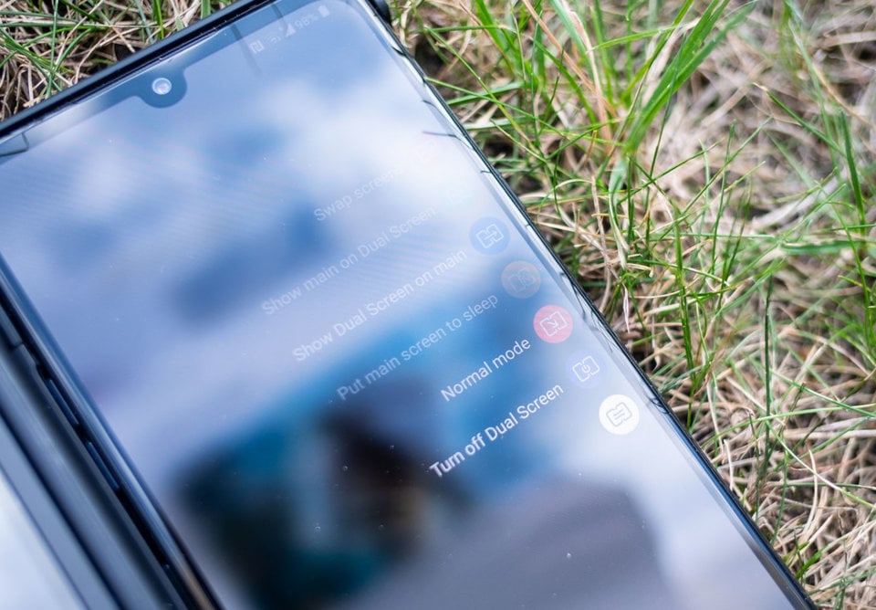 LG G8X ThinQ view 11