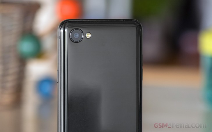 LG Q6 hands-on photo 3