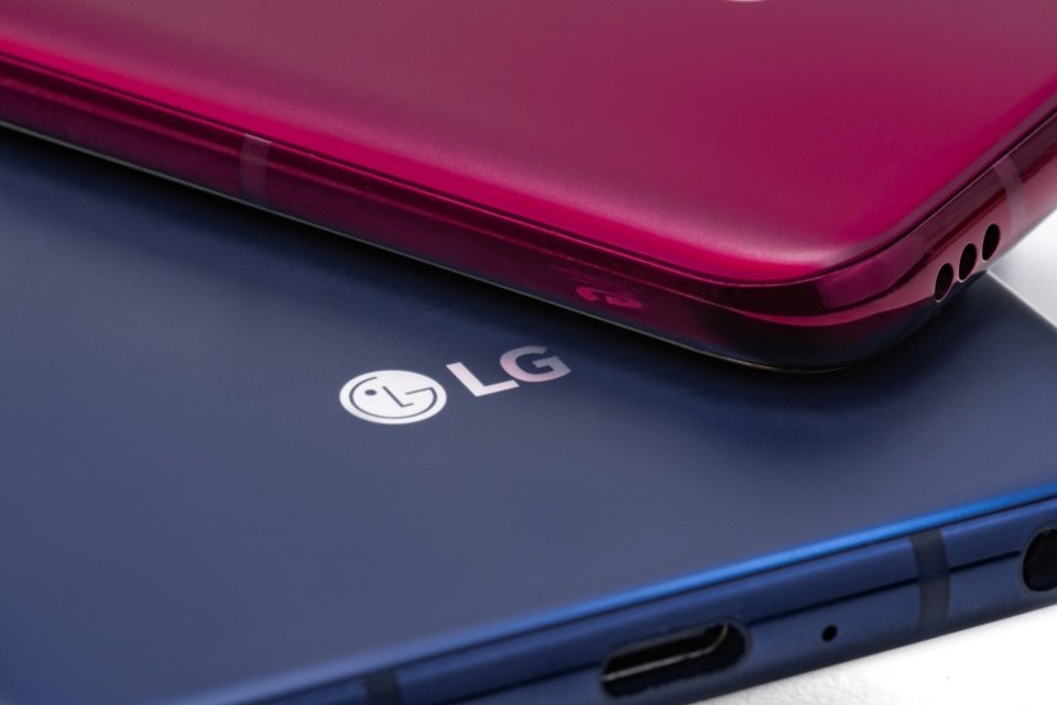 LG V40 ThinQ view 10