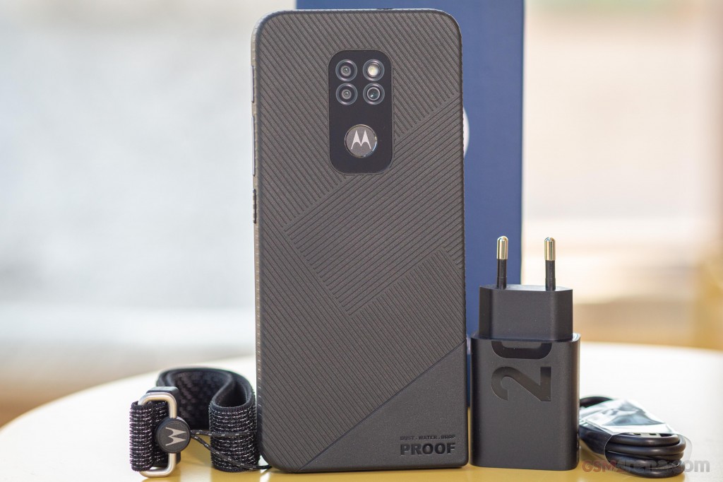 Motorola Defy (2021) hands-on photo 1