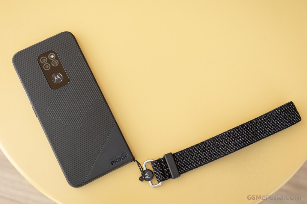Motorola Defy (2021) hands-on photo 3