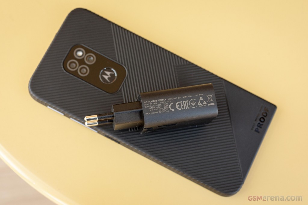Motorola Defy (2021) hands-on photo 4