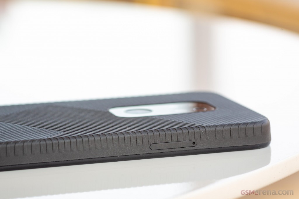 Motorola Defy (2021) hands-on photo 6