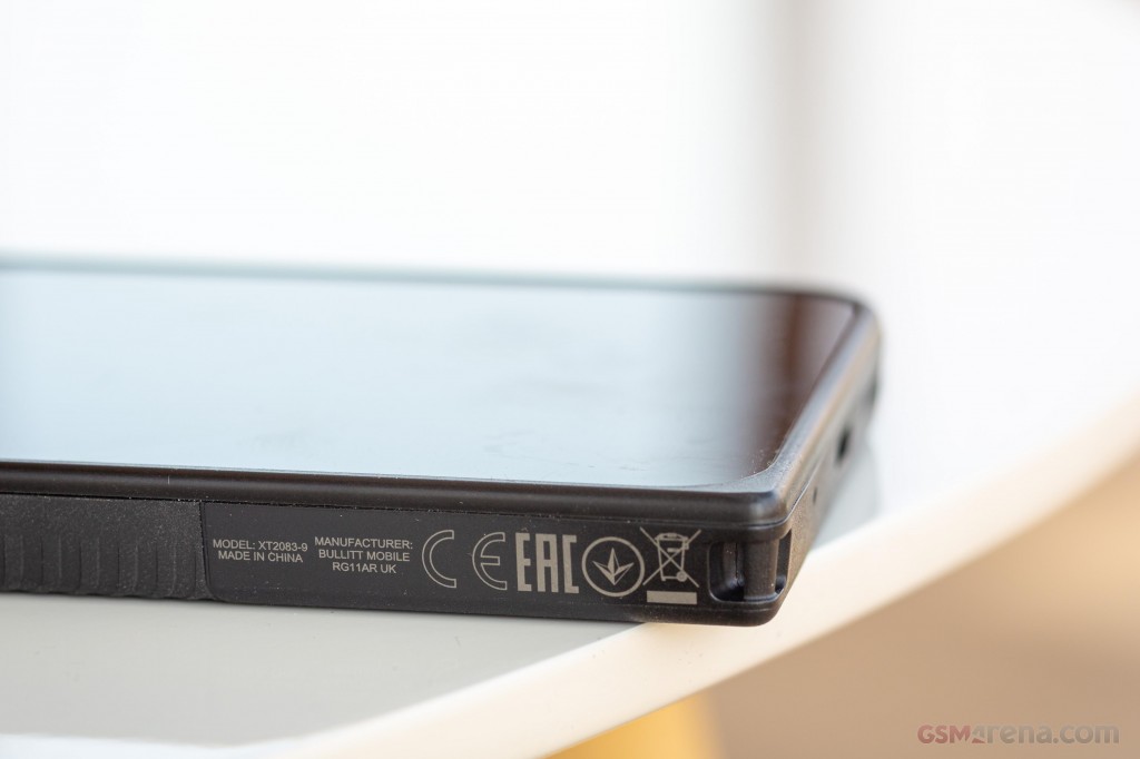 Motorola Defy (2021) hands-on photo 7