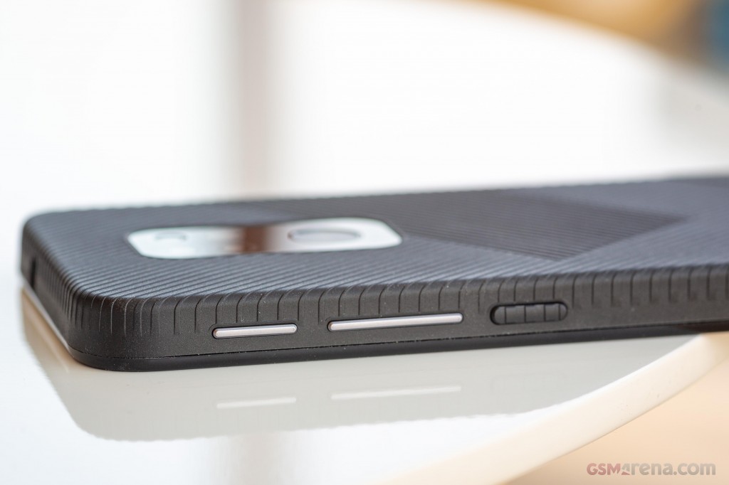 Motorola Defy (2021) hands-on photo 9