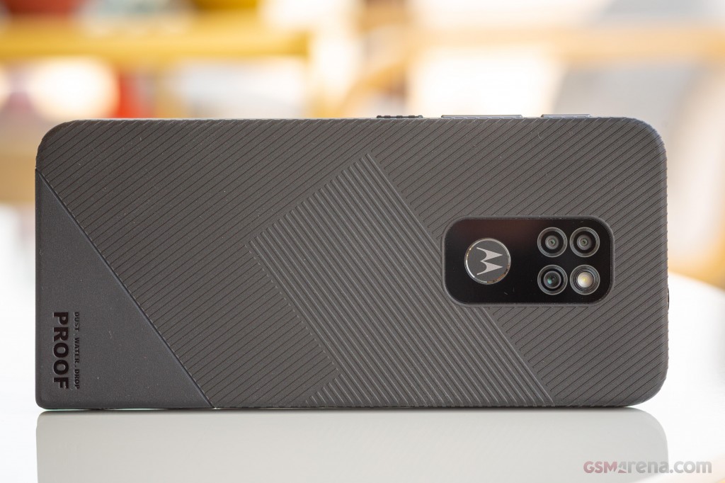Motorola Defy (2021) hands-on photo 11