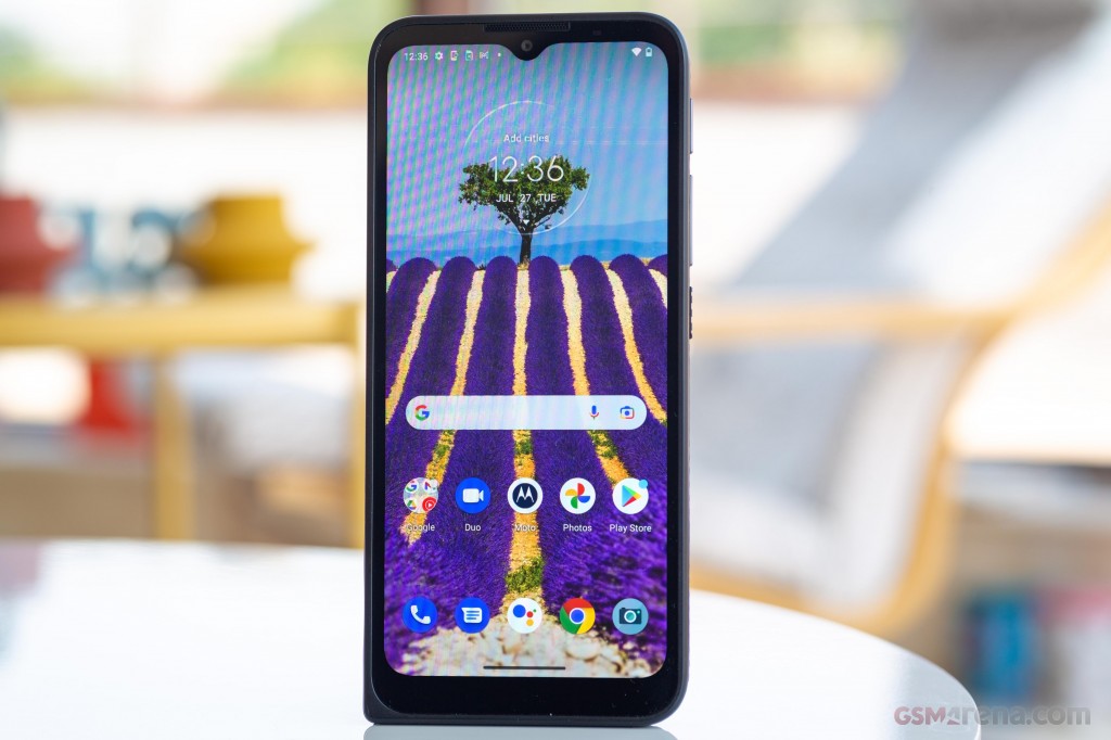 Motorola Defy (2021) hands-on photo 12