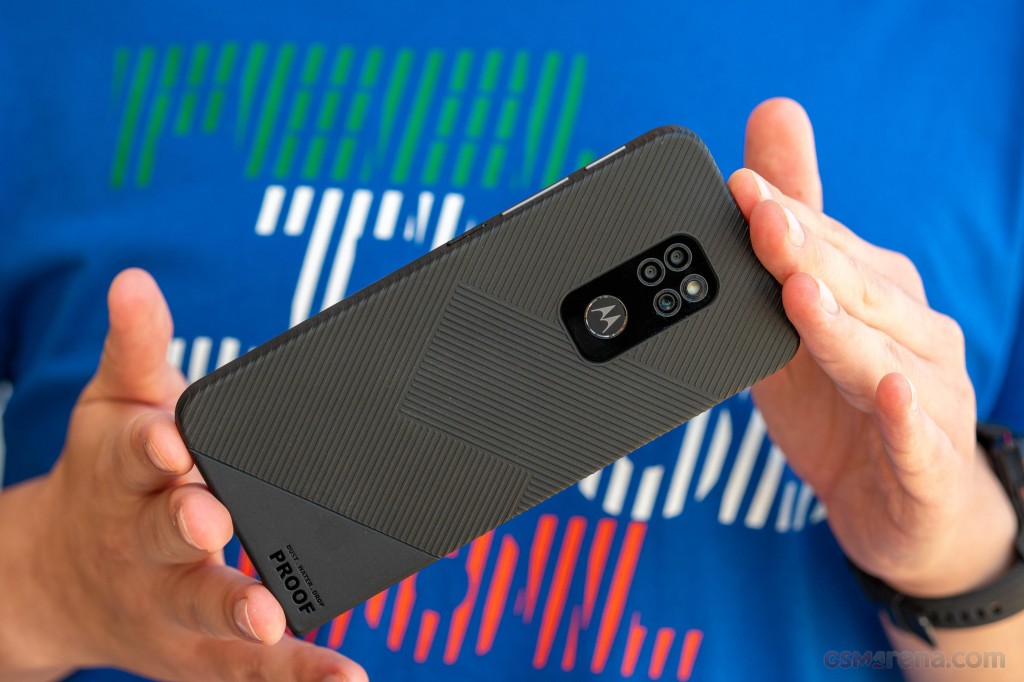 Motorola Defy (2021) hands-on photo 13
