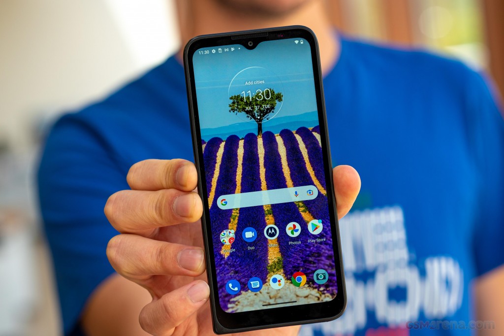 Motorola Defy (2021) hands-on photo 14