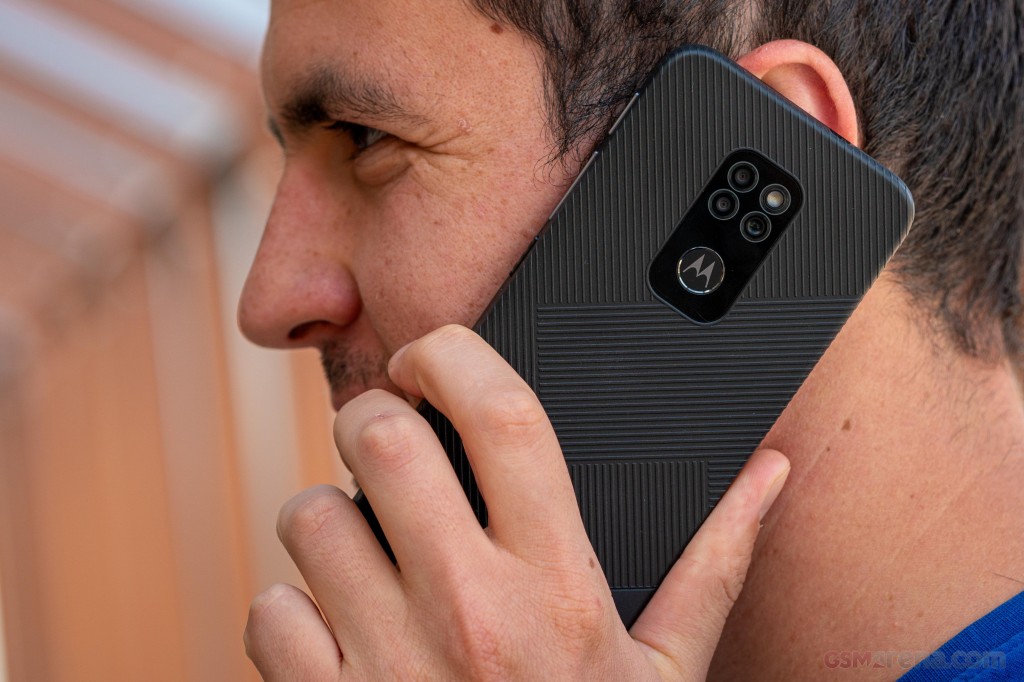 Motorola Defy (2021) hands-on photo 17