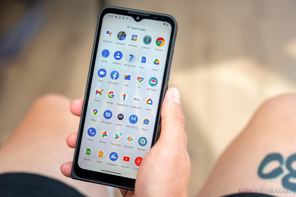 Motorola Defy (2021) hands-on photo 19