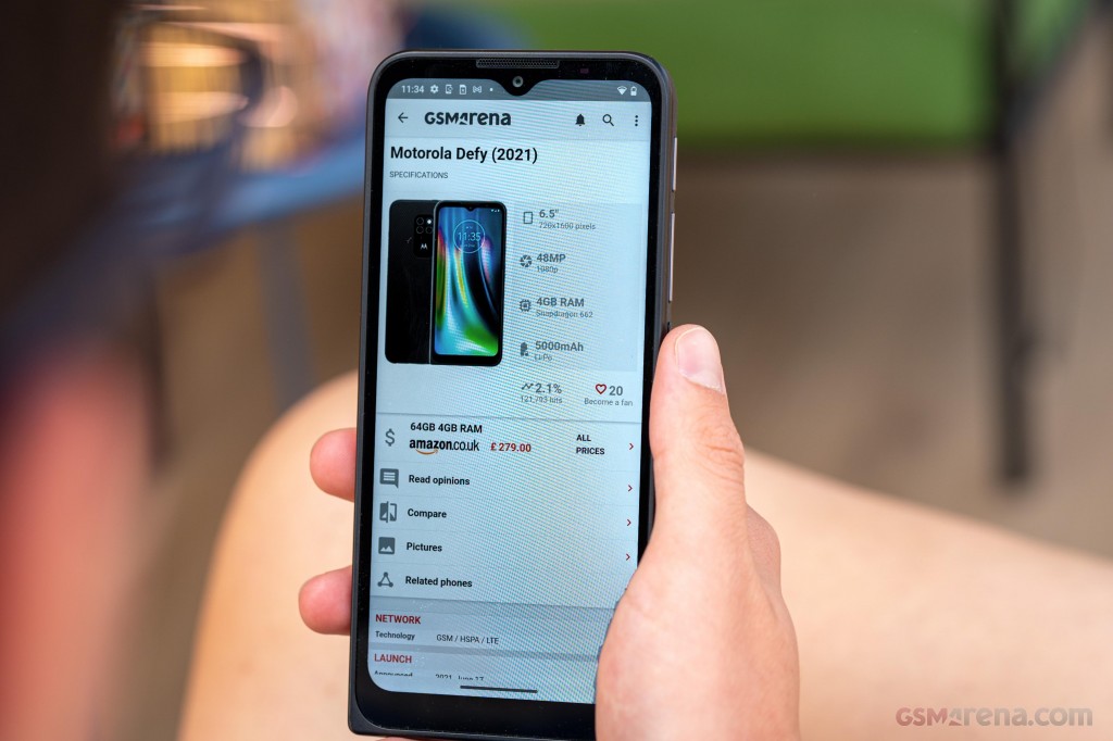 Motorola Defy (2021) hands-on photo 22