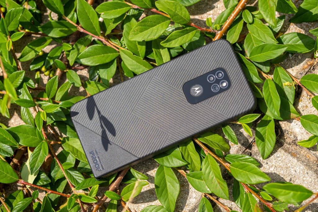 Motorola Defy (2021) hands-on photo 24