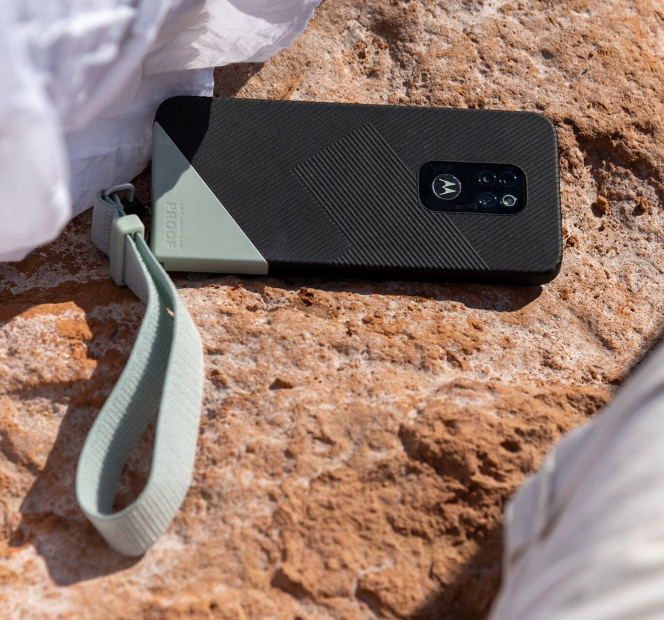 Motorola Defy (2021) view 6